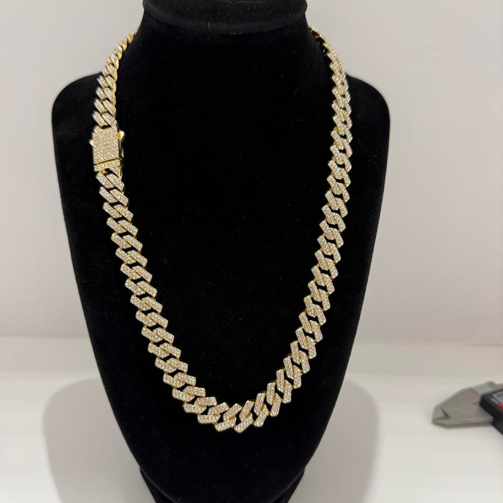 iced out cuban chain white on gold vvscz stainless steel 20-inch 11mm waterresis